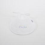 Babero redondo de rizo personalizado mediante bordado Color blanco