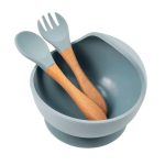 Bol de silicona con ventosa antideslizante y juego de cuchara y tenedor de silicona con mango de madera, personalizado con el nombre del bebé. Material.- Producido con silicona 100% de grado alimentario libre de BPA, libre de pvc, libre de ftalato, producto sostenible, de fácil lavado acepta lavavajillas , no tóxico. Medidas.- 8,5cm. x 12cm. x 5cm. Peso.- 144,2 grs. Franja de edad de 0 - 48 meses Exportado principalmente al mercado EE.UU, Japón y Corea del Sur. Certificaciones .- BPA free, CPC, ISO 09001, LFGB, EN14372 CUCHARA y TENEDOR personalizados Producido con silicona y mango de madera personalizado con el nombre del bebé. Silicona 100% de grado alimentario, libre de BPA, libre de ftalato, sin nitrosaminas, respetuoso con el medio ambiente. Producto duradero y seguro. Medidas.- 3,5cm x 14cm. peso.- 40grs.