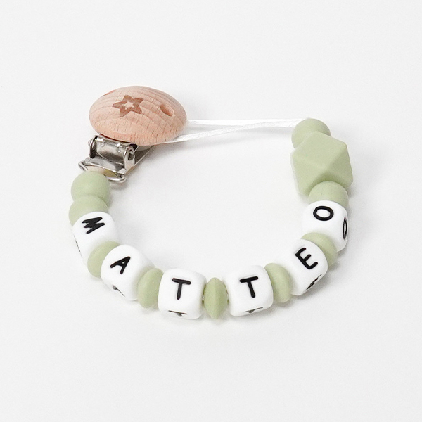 Chupetero personalizado silicona MOMMA de grado alimentario libre de BPA, PVC, Ftalatos, cadmio y plomo. Pinza de madera y cordón de nylon de alta resistencia,bajo normativa europea EN12586:2007 (A1:2011) Personalizado