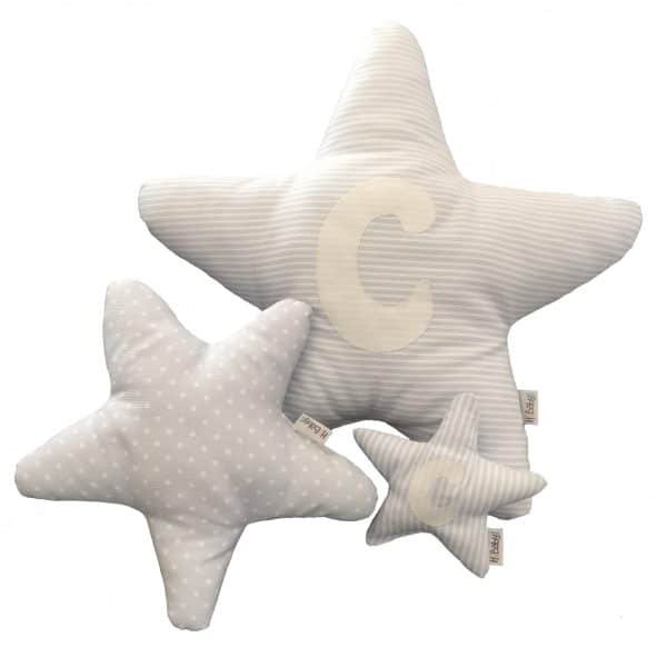 Cojín estrella para bebé con tela estampada de rayas, topos o estrellitas azul y blanco