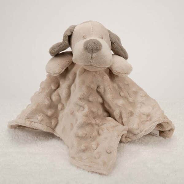Dou Dou perrito, confeccionado con tejido poliéster muy suave y certificación CE. Medidas.- 28cm x 28cm Color toffe Lavar a mano