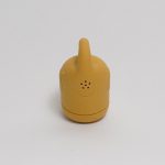 uguetes baño bebe de silicona Moofis Juguetes de Bañera para bebés de silicona suave y libre de BPA, se abren para facilitar su limpieza, juguetes para la hora del baño (6+ Meses) Descripción del producto : Nuestros amigos los Moofis consiguen que la hora del baño sea divertida, segura y libre de preocupaciones, estos juguetes de bañera para bebés sin moho, están fabricados en silicona 100% alimentaria. A diferencia de los juguetes tradicionales, que atrapan agua y desarrollan moho en su interior, estos juguetes cuentan con un diseño innovador que se abre por la mitad, lo que facilita su secado y limpieza. Estos juguetes están libres de BPA, PVC y ftalatos, por lo que son completamente seguros para tu bebé. Su textura suave es ideal para morder y jugar, y sus formas y colores están pensados para estimular el desarrollo sensorial y motor de los más pequeños, desde los 6 meses. Perfectos para padres que buscan un producto práctico y saludable, estos juguetes no solo son divertidos, sino también fáciles de mantener. Simplemente ábrelos, ponlos en el lavavajillas, y ¡listo! La combinación perfecta de seguridad, higiene y entretenimiento para la hora del baño. Importado por Hi Baby! Diseño Antimoho : Estos juguetes para la bañera se abren por la mitad, permitiendo un secado y una limpieza profunda para evitar la acumulación de moho y bacterias. Silicona 100% Segura y Libre de BPA: Hechos de silicona alimentaria suave, segura para morder y jugar. Sin productos químicos dañinos. Estimula los Sentidos del Bebé: Colores agradables y formas divertidas que mantienen a tu bebé entretenido mientras desarrollan habilidades sensoriales y motoras. Aptos para el Lavavajillas: Pensados para facilitar la vida de los padres. Solo abre los juguetes y ponlos en la parte superior del lavavajillas para una limpieza rápida. Perfectos para Bebés a Partir de los 6 Meses: Juguetes suaves, seguros y divertidos, ideales para que los bebés jueguen en l