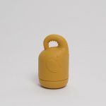 uguetes baño bebe de silicona Moofis Juguetes de Bañera para bebés de silicona suave y libre de BPA, se abren para facilitar su limpieza, juguetes para la hora del baño (6+ Meses) Descripción del producto : Nuestros amigos los Moofis consiguen que la hora del baño sea divertida, segura y libre de preocupaciones, estos juguetes de bañera para bebés sin moho, están fabricados en silicona 100% alimentaria. A diferencia de los juguetes tradicionales, que atrapan agua y desarrollan moho en su interior, estos juguetes cuentan con un diseño innovador que se abre por la mitad, lo que facilita su secado y limpieza. Estos juguetes están libres de BPA, PVC y ftalatos, por lo que son completamente seguros para tu bebé. Su textura suave es ideal para morder y jugar, y sus formas y colores están pensados para estimular el desarrollo sensorial y motor de los más pequeños, desde los 6 meses. Perfectos para padres que buscan un producto práctico y saludable, estos juguetes no solo son divertidos, sino también fáciles de mantener. Simplemente ábrelos, ponlos en el lavavajillas, y ¡listo! La combinación perfecta de seguridad, higiene y entretenimiento para la hora del baño. Importado por Hi Baby! Diseño Antimoho : Estos juguetes para la bañera se abren por la mitad, permitiendo un secado y una limpieza profunda para evitar la acumulación de moho y bacterias. Silicona 100% Segura y Libre de BPA: Hechos de silicona alimentaria suave, segura para morder y jugar. Sin productos químicos dañinos. Estimula los Sentidos del Bebé: Colores agradables y formas divertidas que mantienen a tu bebé entretenido mientras desarrollan habilidades sensoriales y motoras. Aptos para el Lavavajillas: Pensados para facilitar la vida de los padres. Solo abre los juguetes y ponlos en la parte superior del lavavajillas para una limpieza rápida. Perfectos para Bebés a Partir de los 6 Meses: Juguetes suaves, seguros y divertidos, ideales para que los bebés jueguen en l
