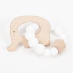 Mordedor de silicona MOMMA de grado alimentario libre de BPA, PVC, Ftalatos, cadmio y plomo. Cordón de nylon de alta resistencia,bajo normativa europea EN12586:2007 (A1:2011) con figura de madera.