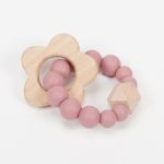 Mordedor de silicona MOMMA de grado alimentario libre de BPA, PVC, Ftalatos, cadmio y plomo. Cordón de nylon de alta resistencia,bajo normativa europea EN12586:2007 (A1:2011) con figura de madera.