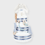 Tarta de pañales 3 pisos Sweet Cake compuesto por 52 unidades marca Dodot, peluche principal conejito personalizado, sujeta chupetes de silicona, mordedor orejitas piqué waffle,algodón y madera, cepillo para bebé de madera 100% natural, mordedor de silicona y bandana de piqué waffle. Dimensiones altura 55cm x 26cm ancho. Color azul jean