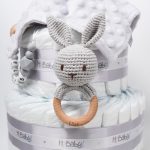 Tarta de pañales 2 pisos BABY RATTLE - Imagen 24