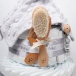 Tarta de pañales 2 pisos BABY RATTLE - Imagen 23